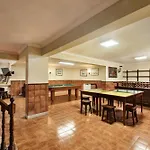 Residential Cul-de-sac Walking Distance To Centre, Private Pool, Free Ac Wifi וילה לואה