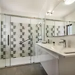 Residential Cul-de-sac Walking Distance To Centre, Private Pool, Free Ac Wifi