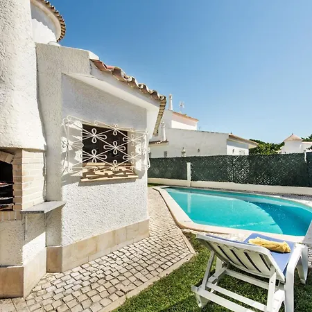 Villa Residential Cul-de-sac Walking Distance To Centre, Private Pool, Free Ac Wifi Loulé