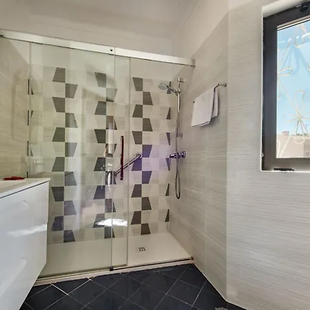 Residential Cul-de-sac Walking Distance To Centre, Private Pool, Free Ac Wifi * كوارتيرا