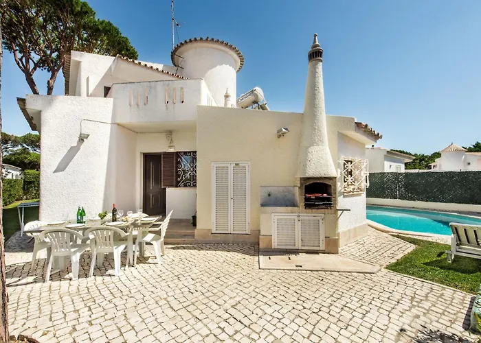 Residential Cul-de-sac Walking Distance To Centre, Private Pool, Free Ac Wifi * Loulé