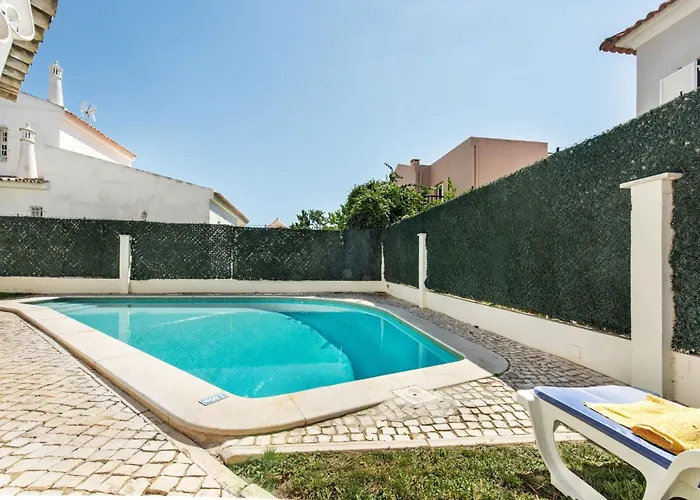 Residential Cul-de-sac Walking Distance To Centre, Private Pool, Free Ac Wifi *