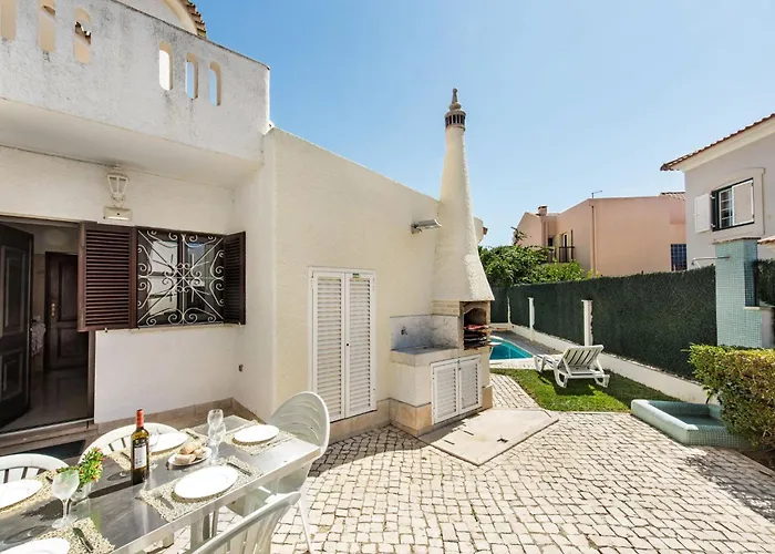 Residential Cul-de-sac Walking Distance To Centre, Private Pool, Free Ac Wifi *