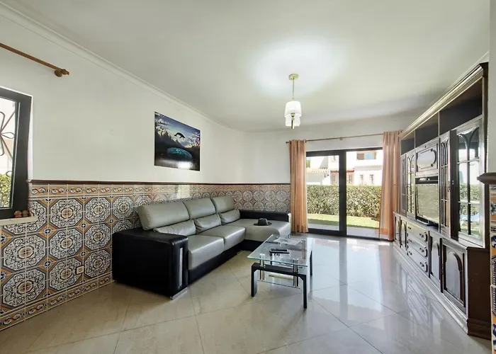 Residential Cul-de-sac Walking Distance To Centre, Private Pool, Free Ac Wifi Villa
