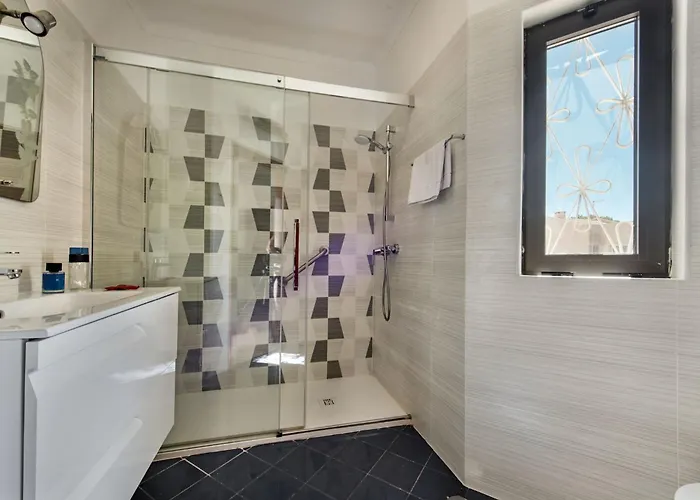 Residential Cul-de-sac Walking Distance To Centre, Private Pool, Free Ac Wifi * Loulé