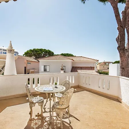 Residential Cul-de-sac Walking Distance To Centre, Private Pool, Free Ac Wifi