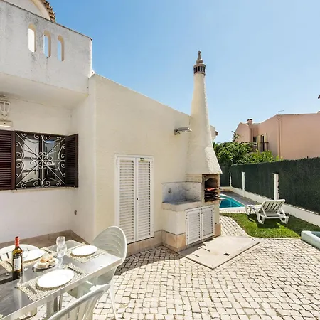 Residential Cul-de-sac Walking Distance To Centre, Private Pool, Free Ac Wifi *