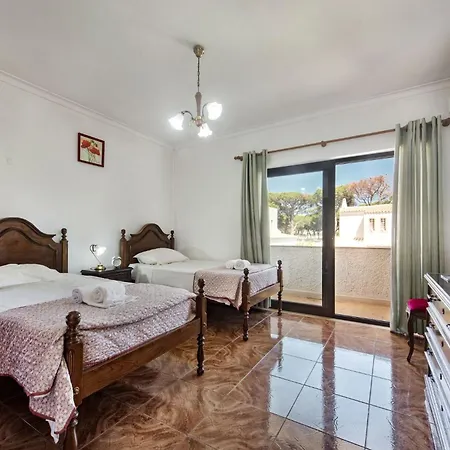 Residential Cul-de-sac Walking Distance To Centre, Private Pool, Free Ac Wifi * Loule