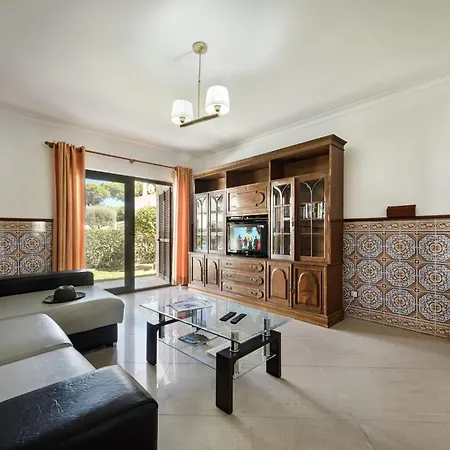 Villa Residential Cul-de-sac Walking Distance To Centre, Private Pool, Free Ac Wifi Quarteira