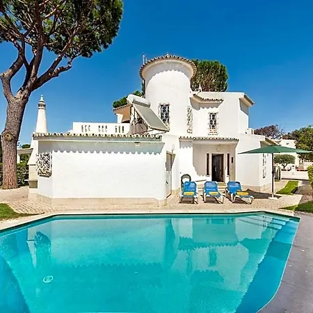 Residential Cul-de-sac Walking Distance To Centre, Private Pool, Free Ac Wifi