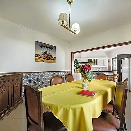 Villa Residential Cul-de-sac Walking Distance To Centre, Private Pool, Free Ac Wifi *