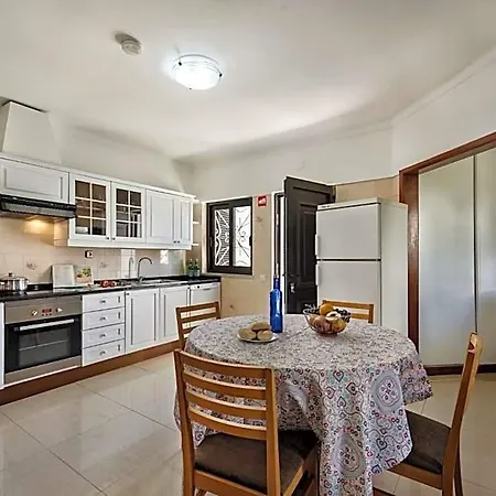 Villa Residential Cul-de-sac Walking Distance To Centre, Private Pool, Free Ac Wifi Quarteira