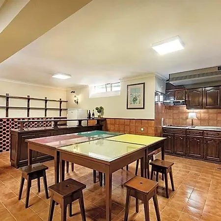 Residential Cul-de-sac Walking Distance To Centre, Private Pool, Free Ac Wifi *