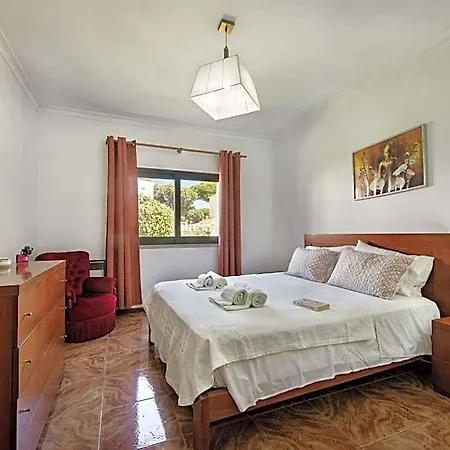 Villa Residential Cul-de-sac Walking Distance To Centre, Private Pool, Free Ac Wifi *