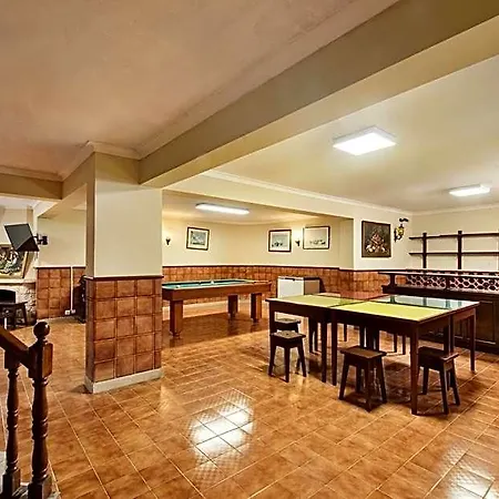 Villa Residential Cul-de-sac Walking Distance To Centre, Private Pool, Free Ac Wifi *
