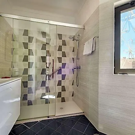 Residential Cul-de-sac Walking Distance To Centre, Private Pool, Free Ac Wifi Quarteira