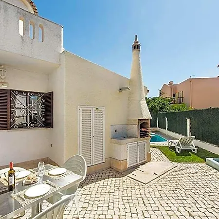 Residential Cul-de-sac Walking Distance To Centre, Private Pool, Free Ac Wifi Villa Quarteira