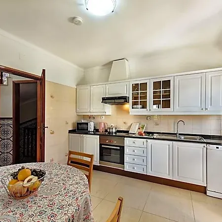 Residential Cul-de-sac Walking Distance To Centre, Private Pool, Free Ac Wifi *