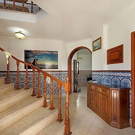 Residential Cul-de-sac Walking Distance To Centre, Private Pool, Free Ac Wifi Villa