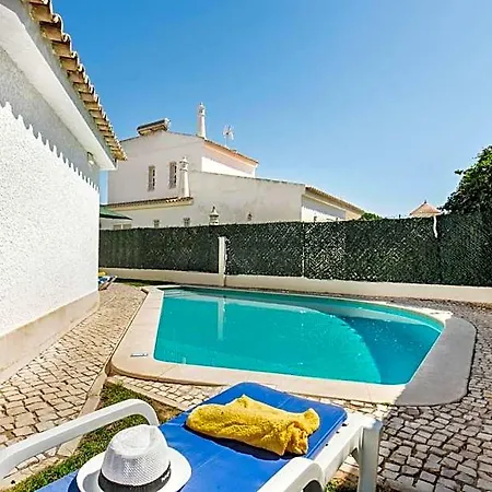 Villa Residential Cul-de-sac Walking Distance To Centre, Private Pool, Free Ac Wifi *