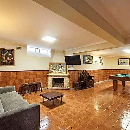 Residential Cul-de-sac Walking Distance To Centre, Private Pool, Free Ac Wifi Villa Quarteira