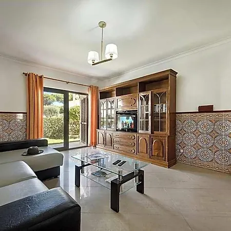 Residential Cul-de-sac Walking Distance To Centre, Private Pool, Free Ac Wifi Quarteira