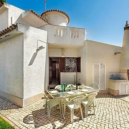 Residential Cul-de-sac Walking Distance To Centre, Private Pool, Free Ac Wifi Quarteira