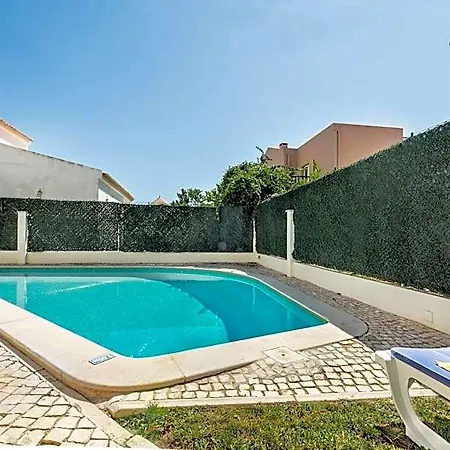 Residential Cul-de-sac Walking Distance To Centre, Private Pool, Free Ac Wifi *