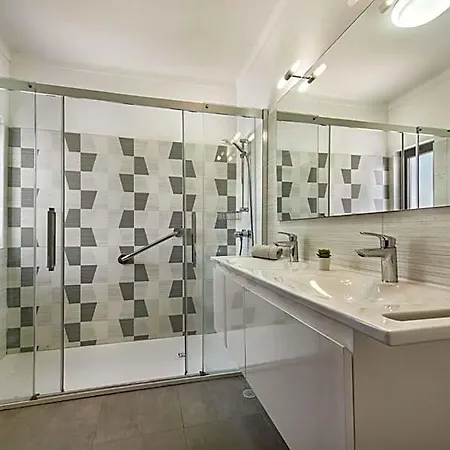 Residential Cul-de-sac Walking Distance To Centre, Private Pool, Free Ac Wifi Villa Quarteira