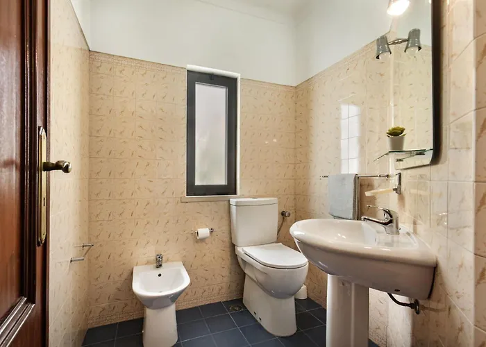 Villa Residential Cul-de-sac Walking Distance To Centre, Private Pool, Free Ac Wifi