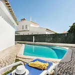 Residential Cul-de-sac Walking Distance To Centre, Private Pool, Free Ac Wifi 빌라