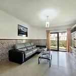 Residential Cul-de-sac Walking Distance To Centre, Private Pool, Free Ac Wifi 빌라