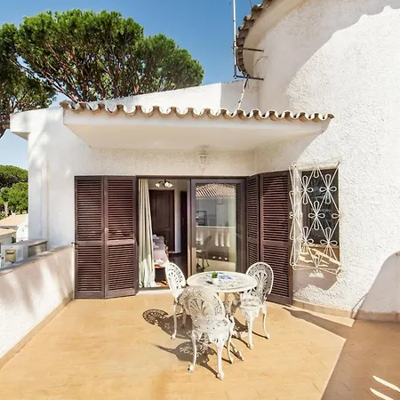 Villa Residential Cul-de-sac Walking Distance To Centre, Private Pool, Free Ac Wifi Loulé