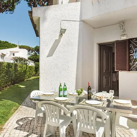 Residential Cul-de-sac Walking Distance To Centre, Private Pool, Free Ac Wifi