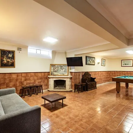 Residential Cul-de-sac Walking Distance To Centre, Private Pool, Free Ac Wifi Villa Loulé