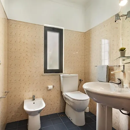 Villa Residential Cul-de-sac Walking Distance To Centre, Private Pool, Free Ac Wifi